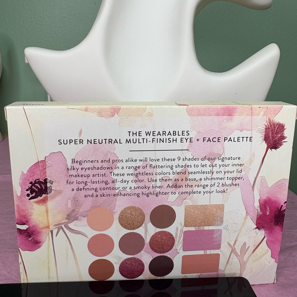 Laura Geller Neutral and Pink Eyeshadow Palette - Picture 3 of 3